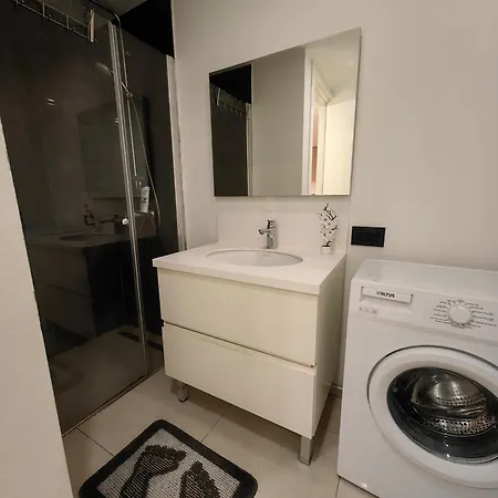 1 Bedroom In Prime Near Pullman