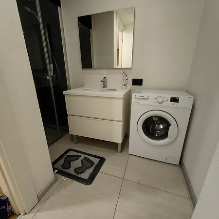 1 Bedroom In Prime Near Pullman Apartment