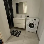 1 Bedroom In Prime Near Pullman Apartamento